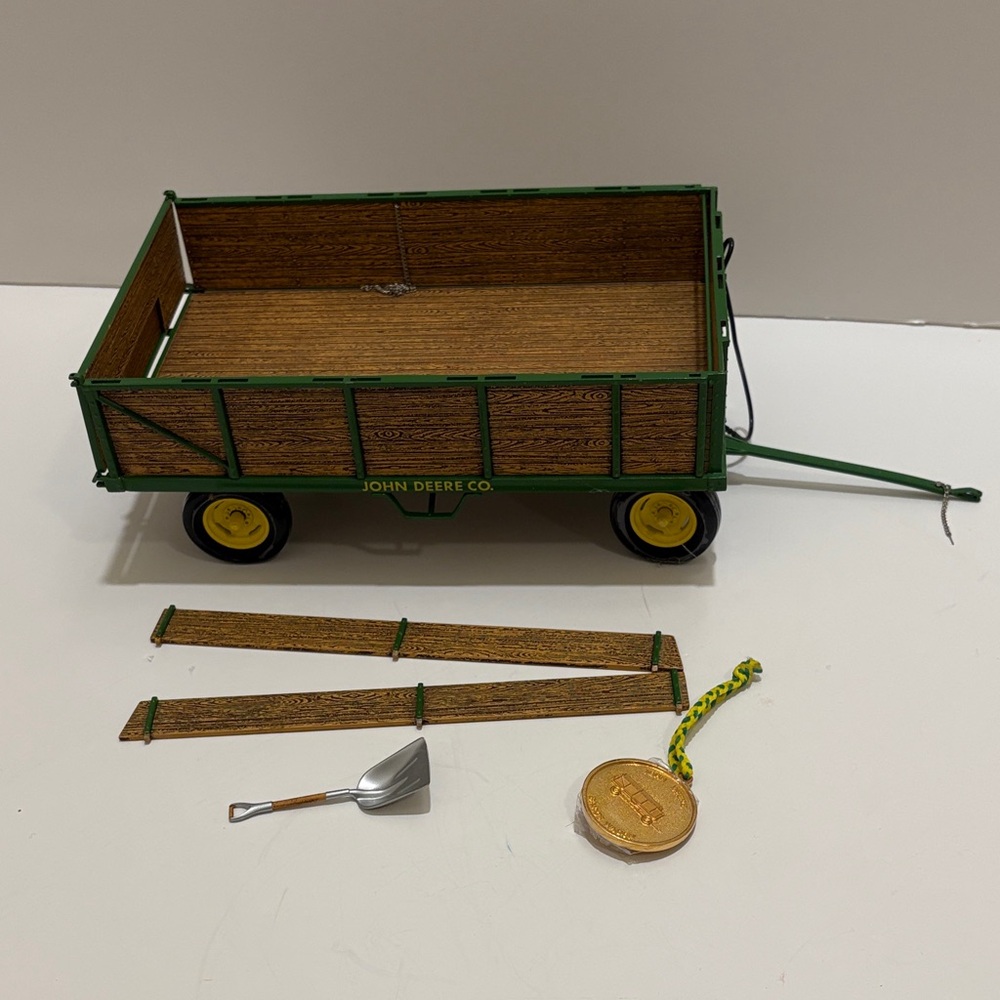 Ertl Collectibles John Deere the Barge Wagon, 1/16 scale. Item 15133